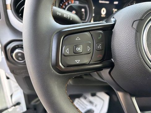Used 2024 Jeep Gladiator Sport AWD/4WD image 19