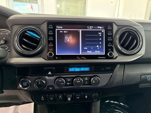 Used 2021 Toyota Tacoma TRD Sport w/ Technology Package AWD/4WD image 21