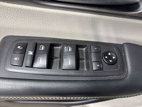 Used 2021 Chrysler Pacifica Touring-L AWD/4WD image 17