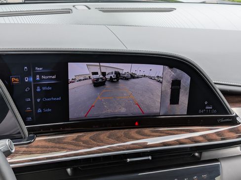 Certified 2022 Cadillac Escalade Premium Luxury Platinum w/ Heavy-Duty Trailer Package AWD/4WD image 31