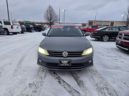 Used 2017 Volkswagen Jetta SEL image 2