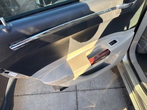 Used 2006 Chrysler 300 C image 28