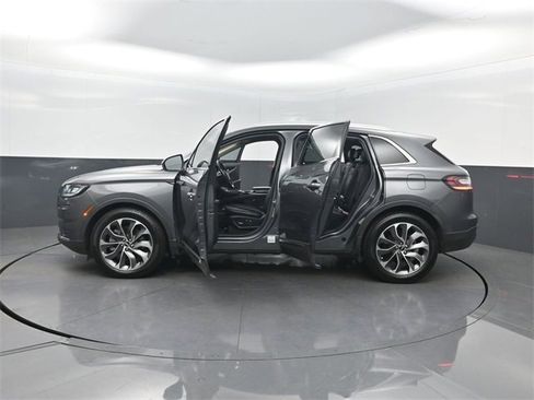 Used 2023 Lincoln Nautilus Reserve image 43