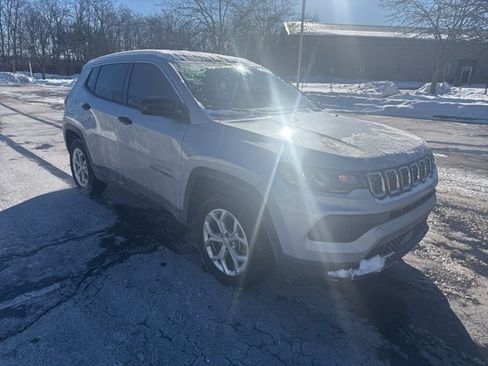 Used 2024 Jeep Compass Sport image 8