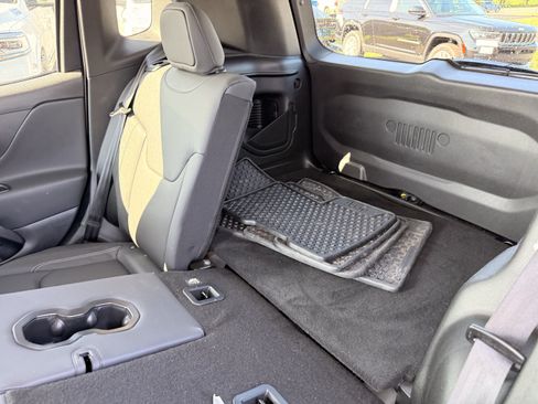 Certified 2022 Jeep Renegade Limited AWD/4WD image 12