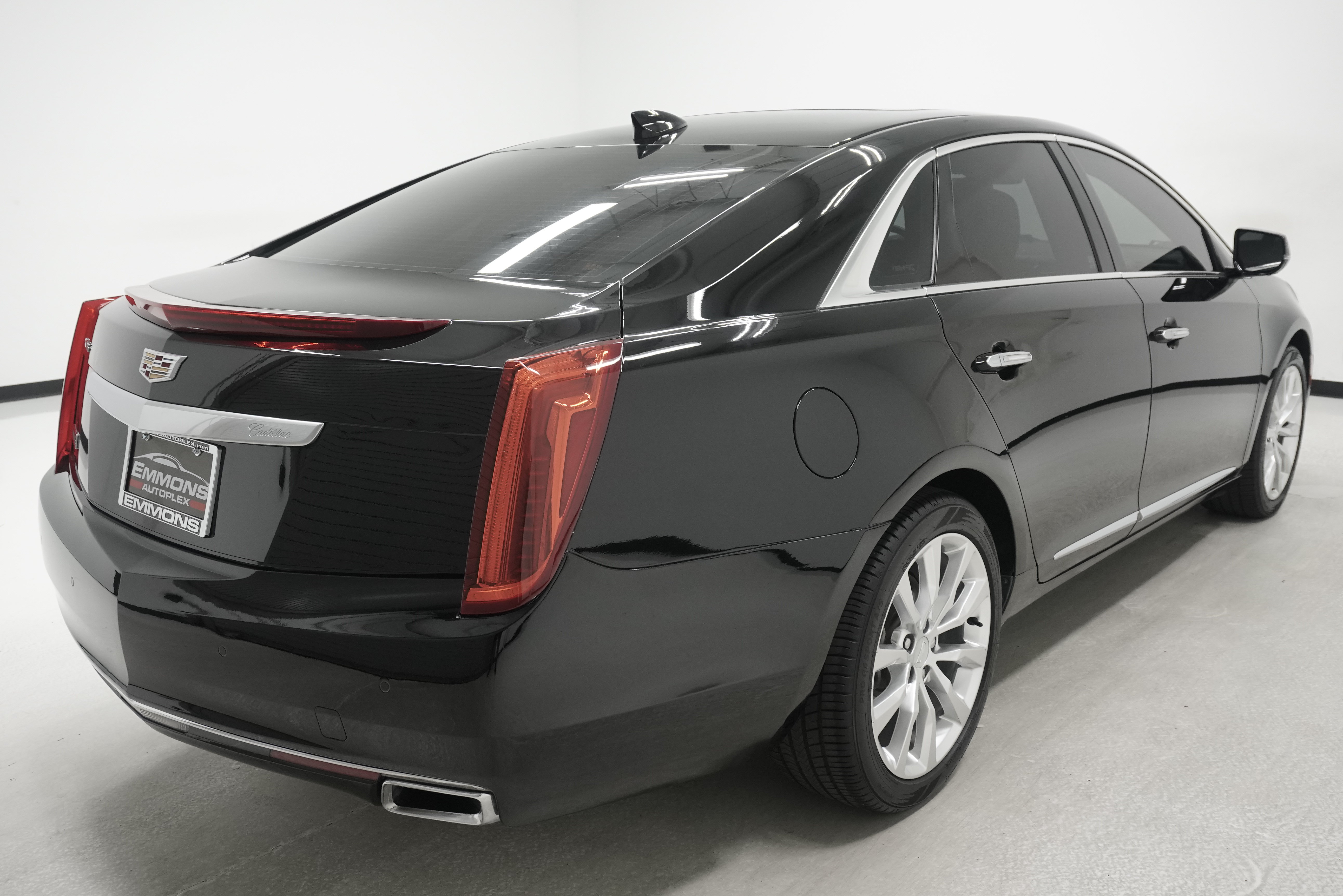 Used 2016 Cadillac XTS Luxury w/ Driver Awareness Package FWD image 4