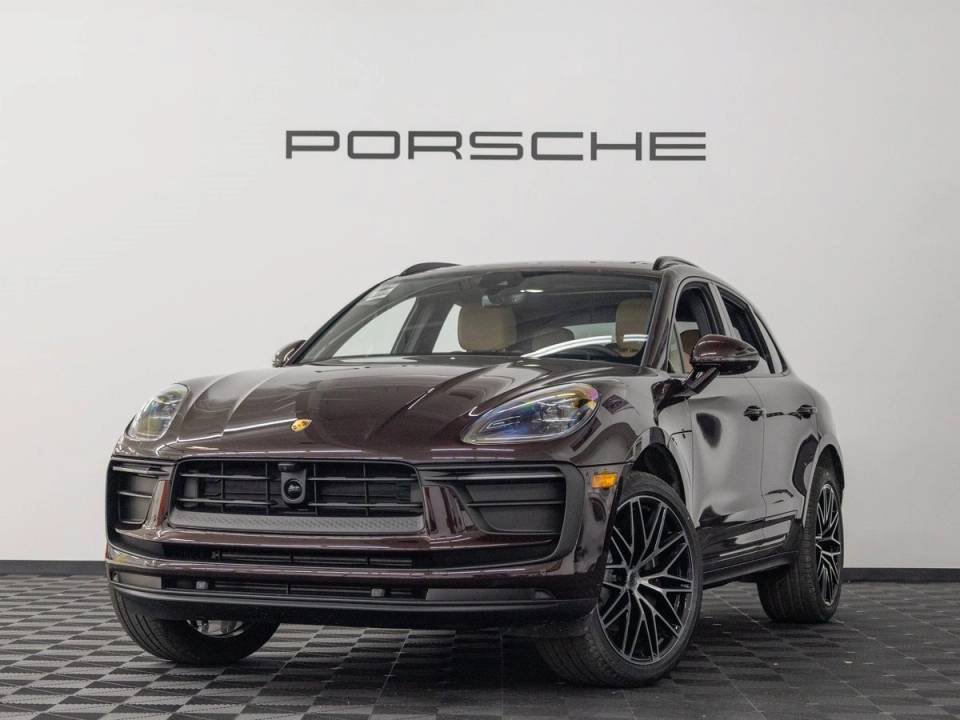 Certified 2026 Porsche Macan AWD/4WD image 1