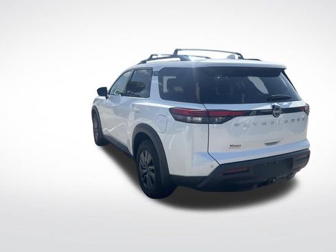 Certified 2025 Nissan Pathfinder SV w/ SV Premium Package FWD image 4