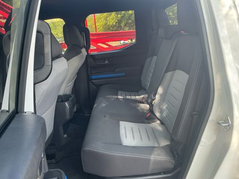 Certified 2025 Toyota Tacoma TRD Off-Road AWD/4WD image 17