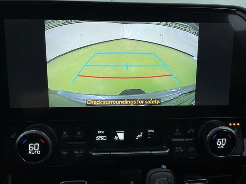 Used 2023 Toyota Highlander XLE image 22