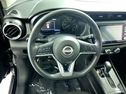 Used 2023 Nissan Kicks SV image 11
