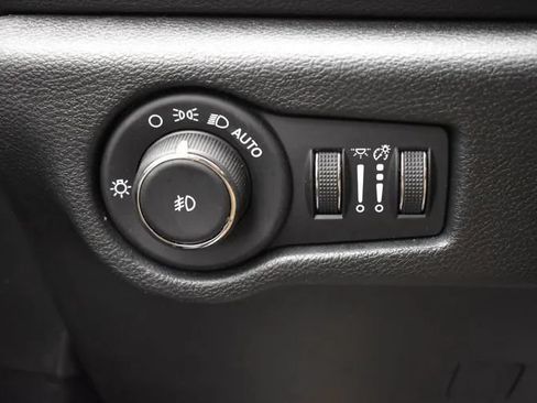 Used 2025 Chrysler Pacifica Select FWD image 22