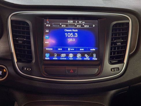 Used 2016 Chrysler 200 Limited w/ Anniversary Edition FWD image 7