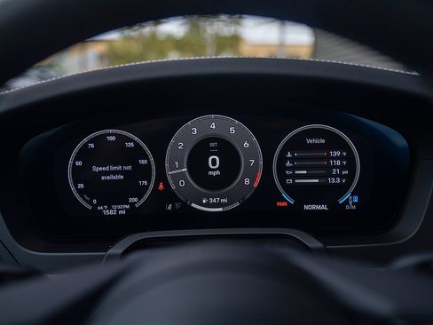 Certified 2025 Porsche 911 Carrera image 10