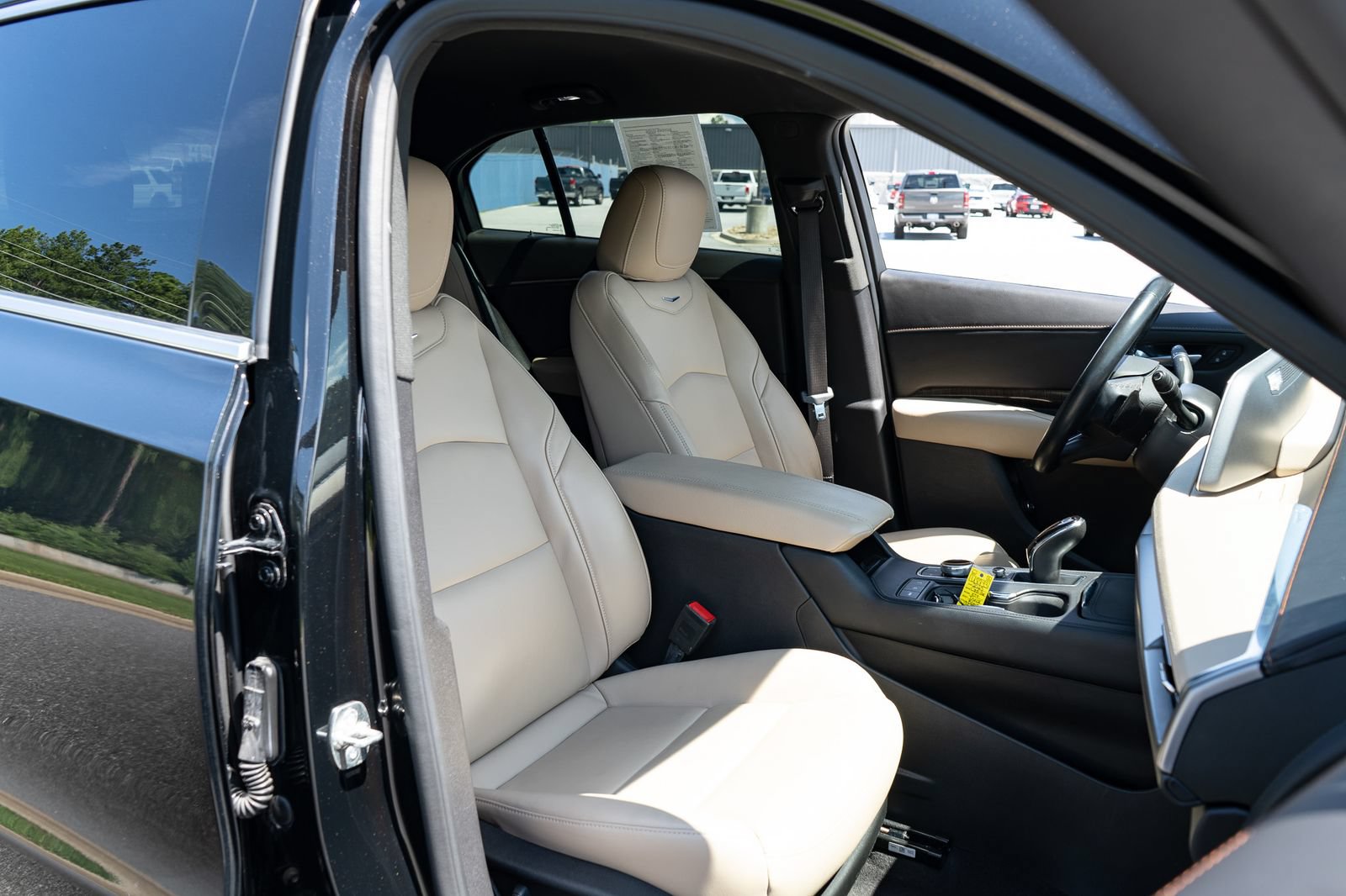 Used 2025 Cadillac XT4 Premium Luxury FWD image 22