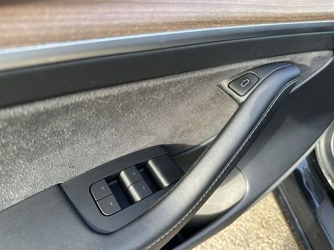 Used 2022 Tesla Model 3 image 17