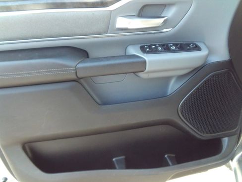Used 2019 RAM 1500 Big Horn AWD/4WD image 17