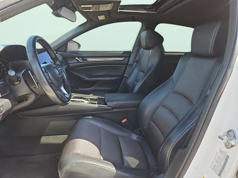 Used 2018 Honda Accord Sport image 13