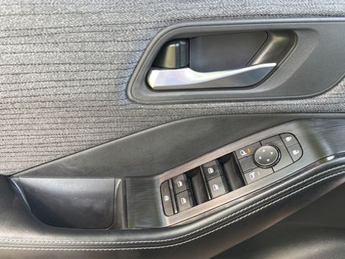 Used 2023 Nissan Rogue SV AWD/4WD image 13