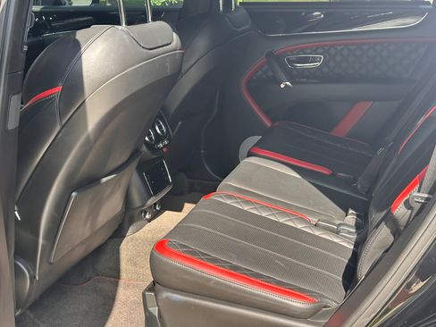 Used 2020 Bentley Bentayga Speed AWD/4WD image 17
