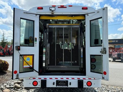 Used 2014 Chevrolet Express 3500 image 9