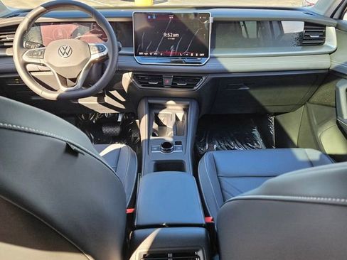 New 2026 Volkswagen Tiguan SE image 8