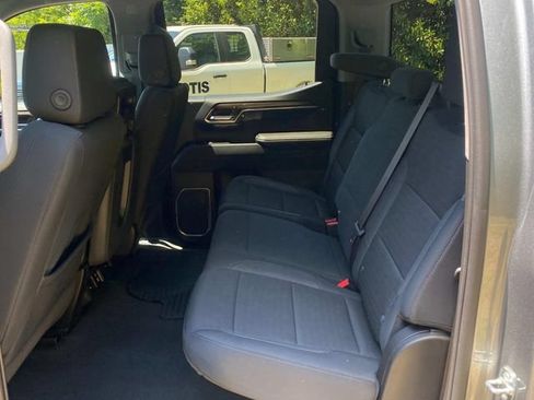 Used 2023 Chevrolet Silverado 1500 LT AWD/4WD image 9