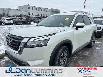 Used 2023 Nissan Pathfinder SL