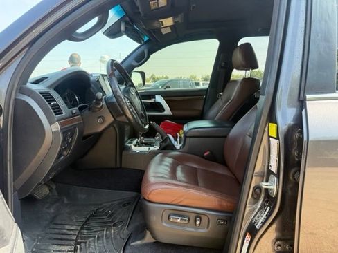 Used 2018 Toyota Land Cruiser w/ Preferred Accessory Package AWD/4WD image 16
