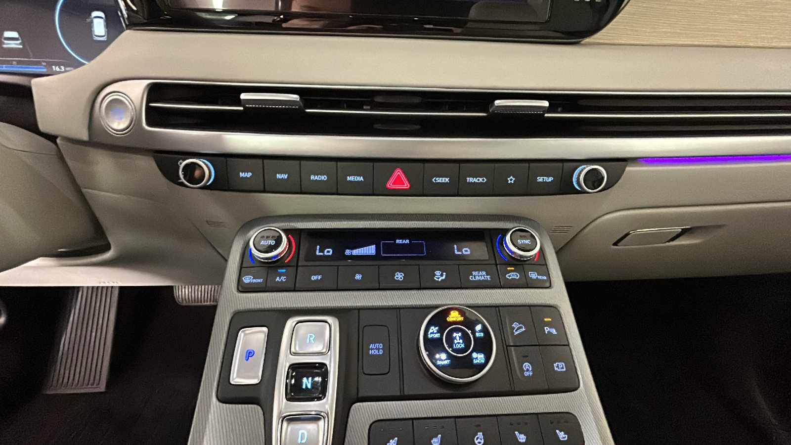 Used 2024 Hyundai Palisade Limited AWD/4WD image 26