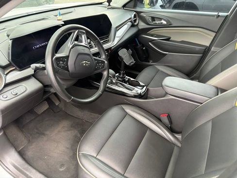 Used 2025 Chevrolet Trax ACTIV FWD image 7