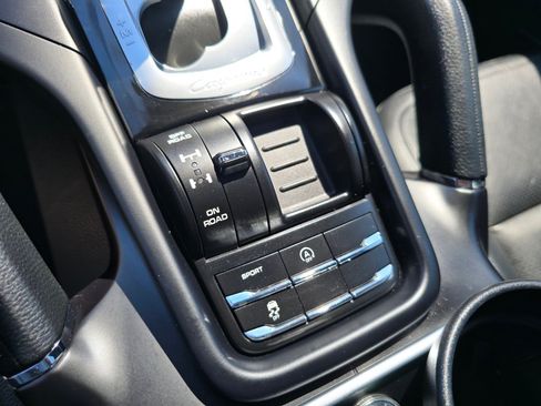 Used 2018 Porsche Cayenne S AWD/4WD image 14