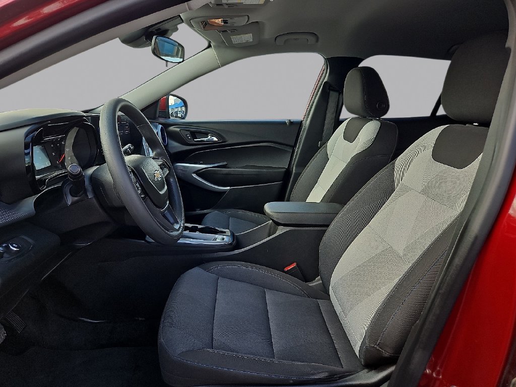 Used 2024 Chevrolet Trax LS w/ LS Convenience Package FWD image 13