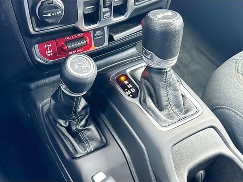 Used 2024 Jeep Wrangler Unlimited AWD/4WD image 16