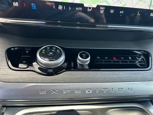 Certified 2025 Ford Expedition Platinum AWD/4WD image 28