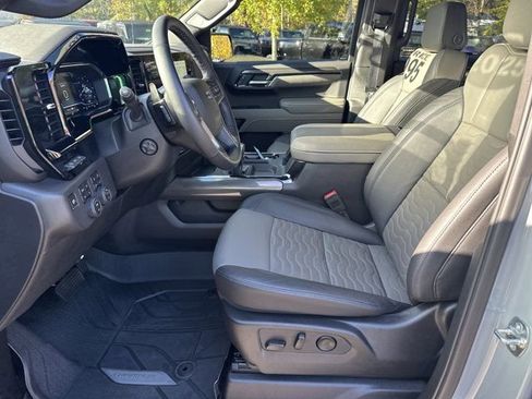 Used 2025 Chevrolet Silverado 1500 ZR2 w/ Technology Package image 10