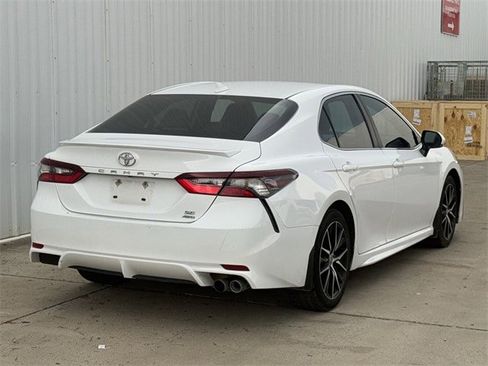 Used 2023 Toyota Camry SE image 4