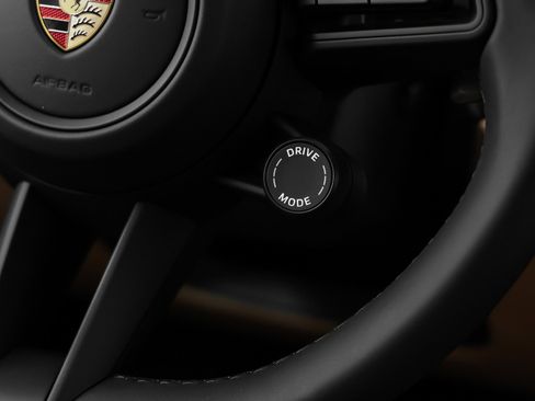 Used 2025 Porsche Cayenne image 31