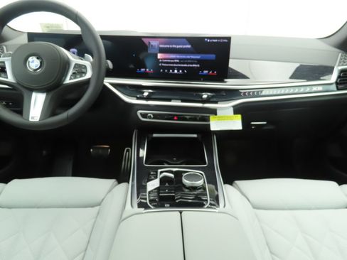 Used 2026 BMW X5 sDrive40i w/ M Sport Package image 14