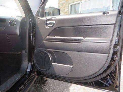 Used 2016 Jeep Patriot High Altitude AWD/4WD image 24