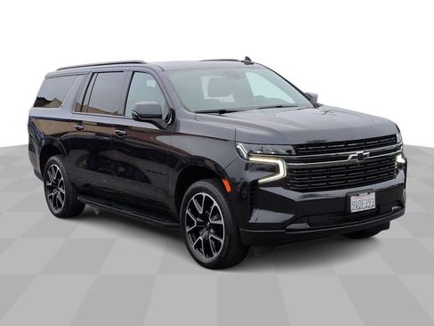 Used 2022 Chevrolet Suburban RST w/ Luxury Package AWD/4WD image 3