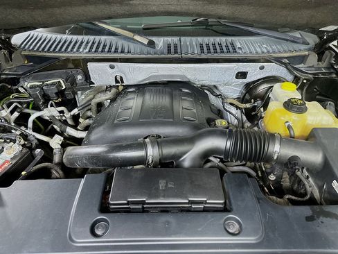 Used 2017 Ford Expedition Limited w/ Equipment Group 301A RWD image 9