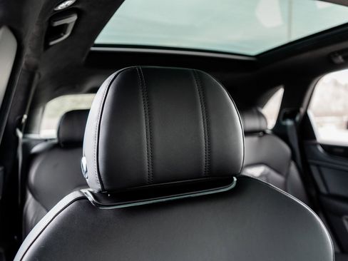 Used 2022 Bentley Bentayga image 44