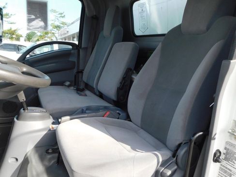 Used 2020 Isuzu NPR image 9