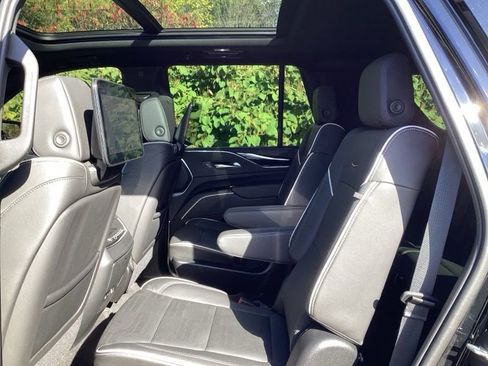 Used 2024 Cadillac Escalade Sport w/ LPO, ONYX Package image 12