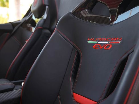Used 2020 Lamborghini Huracan EVO RWD image 48