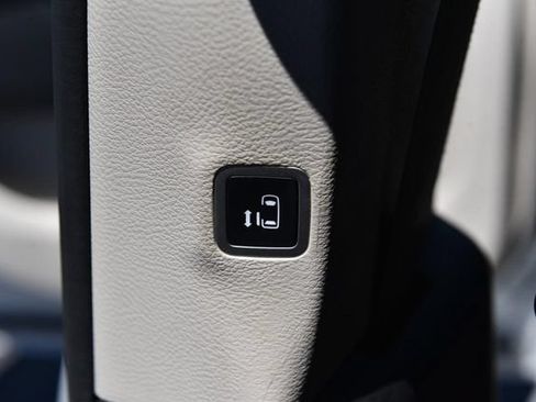 Used 2023 Chrysler Voyager LX FWD image 22