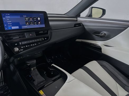 Used 2025 Lexus ES 350 F Sport image 22