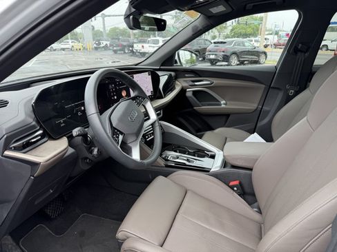 Used 2025 Audi Q5 Premium Plus w/ Premium Plus AWD/4WD image 5