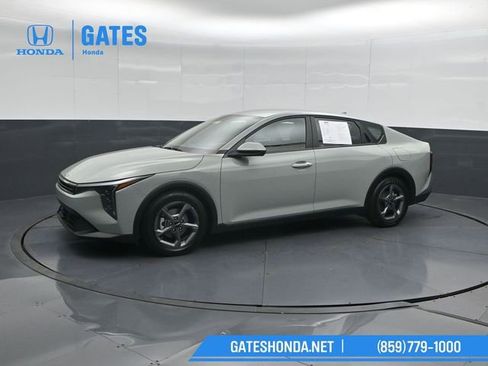 Used 2025 Kia K4 FWD image 7